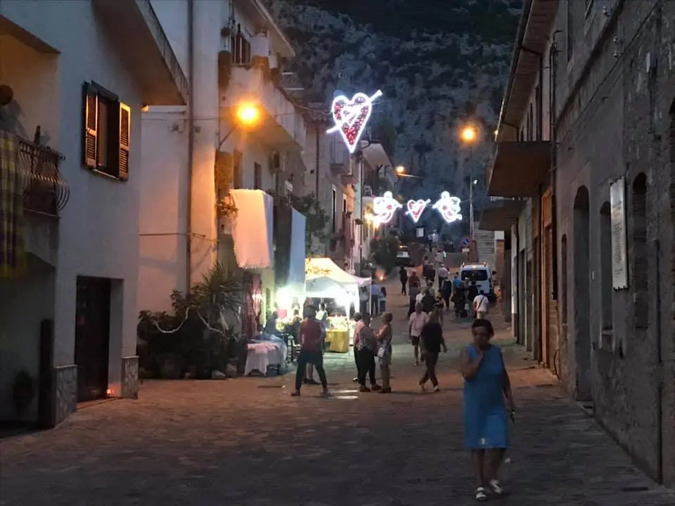 Civita, trionfo per la Notte Romantica