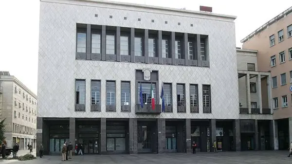 Due concorsi al Comune di Cosenza per 5 posti a tempo indeterminato. Candidature online entro il 27 settembre 2025