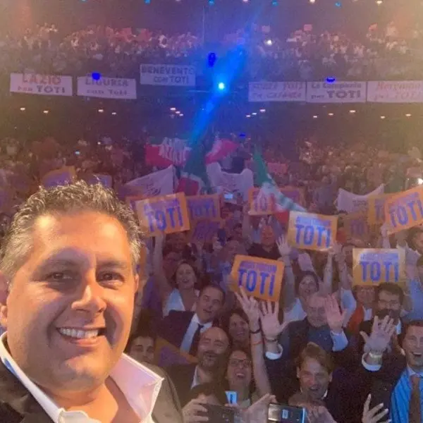 Il gruppo Toti si siede al tavolo del centrodestra in Calabria