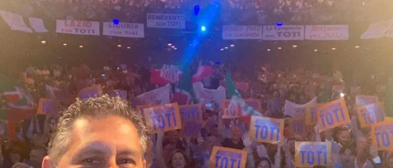 Il gruppo Toti si siede al tavolo del centrodestra in Calabria