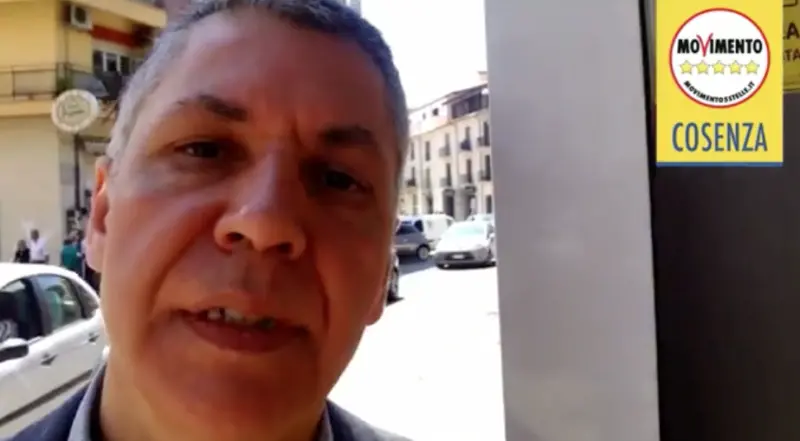 Totem a Cosenza, il M5S: «Spreco di denaro pubblico». Tutte le accuse in un video