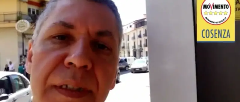 Totem a Cosenza, il M5S: «Spreco di denaro pubblico». Tutte le accuse in un video