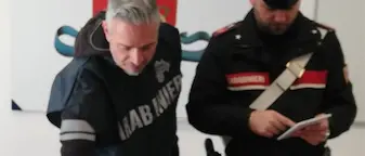 Droga nascosta nel divano, arrestato un 25enne di Corigliano Rossano