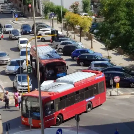 Cosenza, traffico in tilt tra via Misasi e le scuole: FdI chiede un piano organico per la viabilità\n