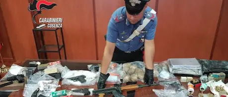 Droga (e armi) a Cosenza, blitz dei carabinieri allo \"Spirito Santo\"