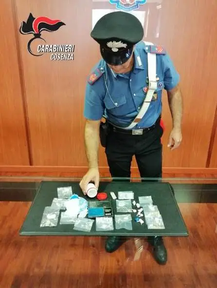 Cosenza, spaccio di droga in via degli Stadi: arrestato un 38enne