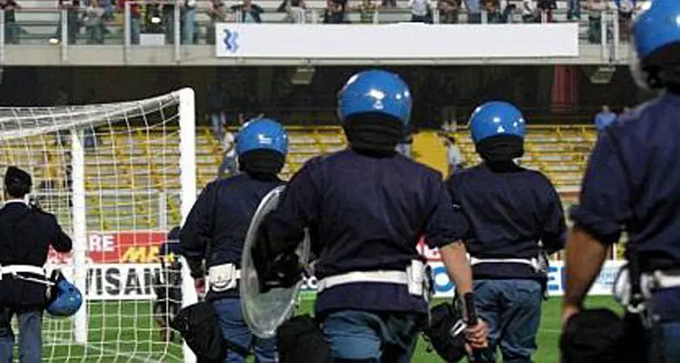 Sette tifosi del Siracusa colpiti da Daspo dopo disordini\n