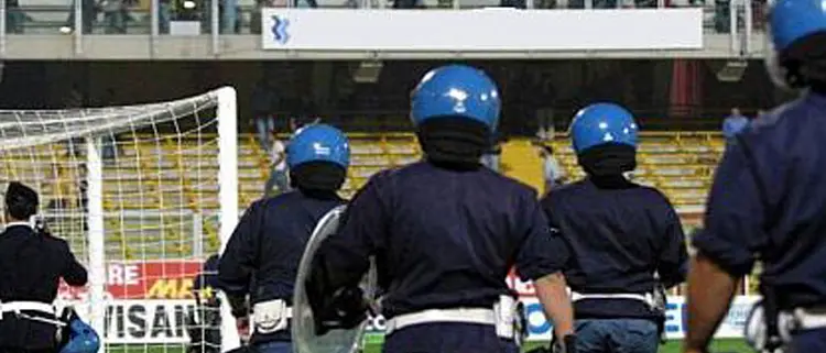 Sette tifosi del Siracusa colpiti da Daspo dopo disordini\n