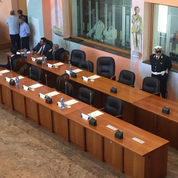 Consiglio comunale sul dissesto, la minoranza di Cosenza non sarà in aula