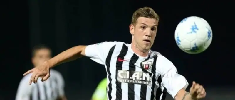 Esclusiva: Cosenza, c'è il nome dell'attaccante. Trinchera stringe per Rosseti