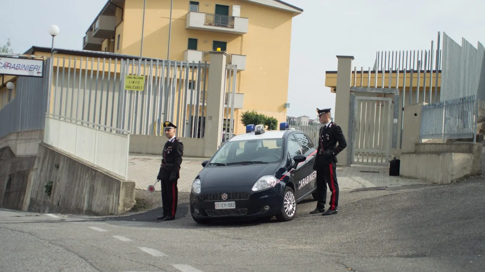 Figlio alcolizzato da anni minacciava e picchiava la madre: arrestato