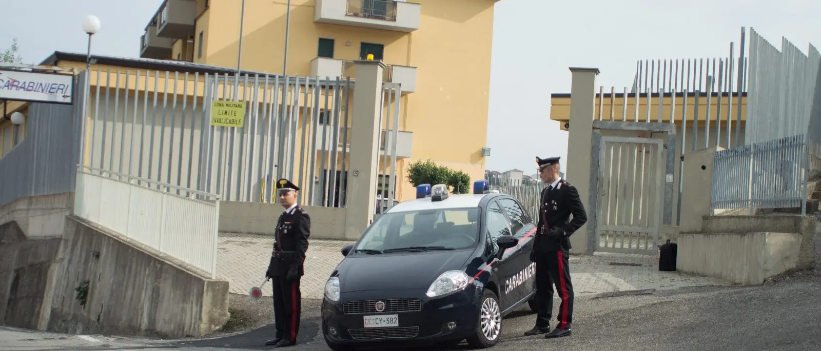 Figlio alcolizzato da anni minacciava e picchiava la madre: arrestato
