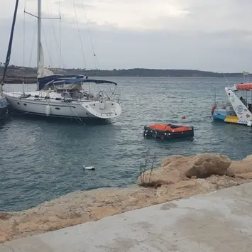 Rubano una barca ad Isola Capo Rizzuto, in manette due persone
