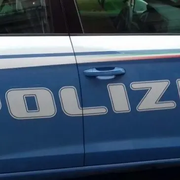 Paola, aggredisce la polizia e percuote una minorenne: arrestato