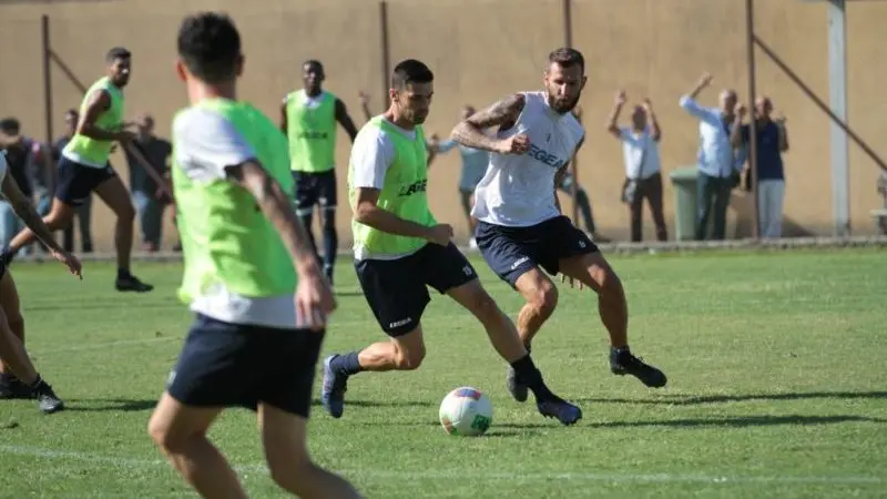Cosenza, avanti tutta verso il 4-3-3. Col Pescara attacco leggero
