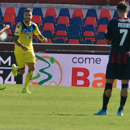 Il Cosenza crolla nel finale. Seconda sconfitta al \"Marulla\", passa il Pescara