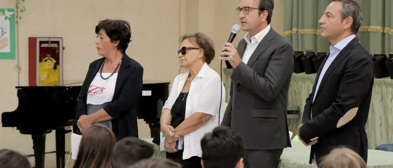 Primo giorno di scuola a Cosenza: la visita dell'amministrazione comunale