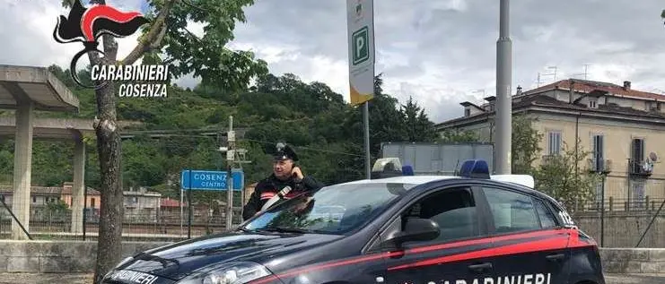 Cosenza, rubano 120 litri di gasolio: arrestate due persone