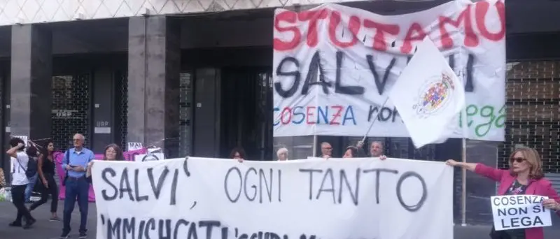 Cosenza, Matteo Salvini in città: la fotogallery del corteo pacifico