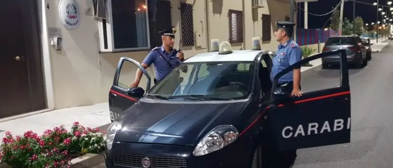 Rocca Imperiale, carabinieri sventano un incendio e arrestano un ragazzo