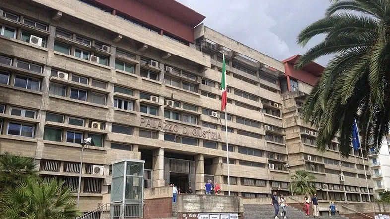 Cosenza, sigilli violati: imputato assolto in primo grado