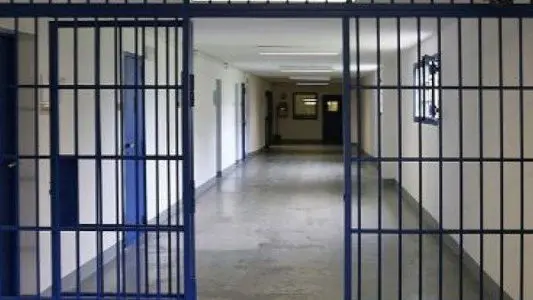 Torture nelle carceri, suicidi e diritti dei detenuti: ecco cosa accade in Italia