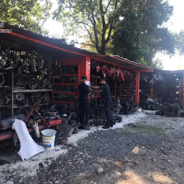 Montalto Uffugo, carabinieri forestale sequestrano carrozzeria abusiva