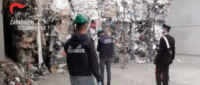 Una montagna di rifiuti sotterrati in Calabria, 11 arresti della Dda di Milano