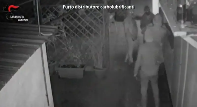 Rapine e furti a Cosenza, scattano gli arresti: in manette 19 persone