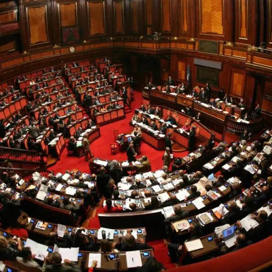 Via libera definitivo alla legge salva-lavoro per i malati oncologici: fino a 24 mesi di congedo e tutele rafforzate\n