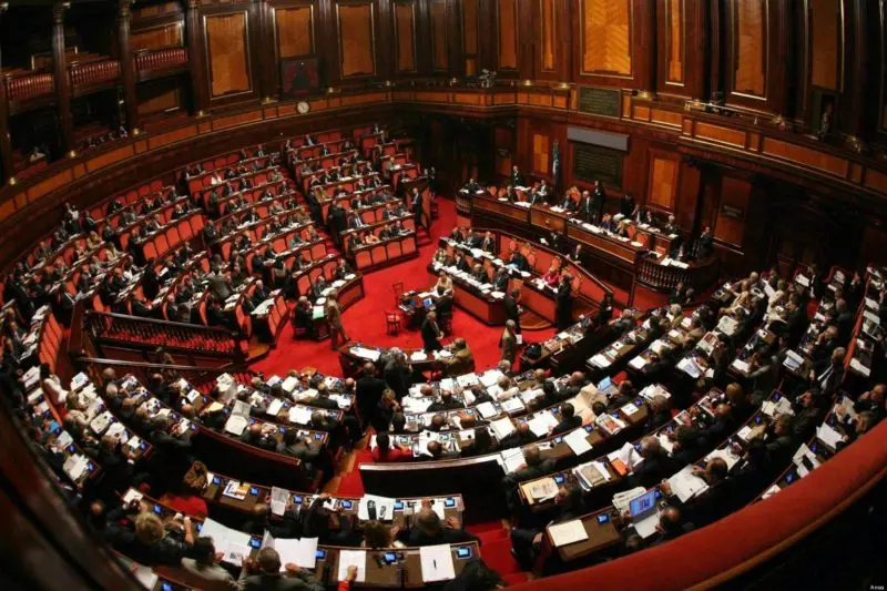 Via libera definitivo alla legge salva-lavoro per i malati oncologici: fino a 24 mesi di congedo e tutele rafforzate\n