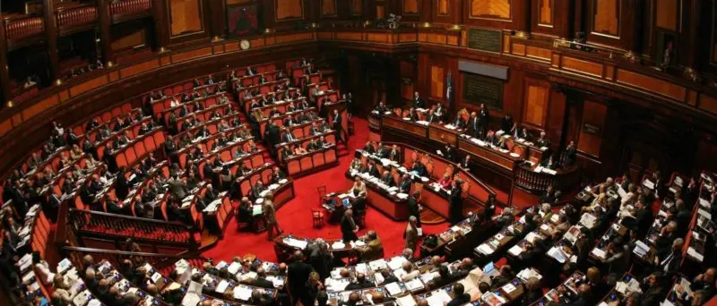 Via libera definitivo alla legge salva-lavoro per i malati oncologici: fino a 24 mesi di congedo e tutele rafforzate\n