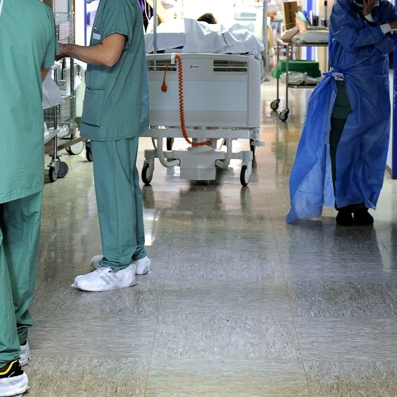 Anche un cardiologo e un gastroenterologo nell’inchiesta di Catanzaro: pazienti dirottati verso gli studi privati