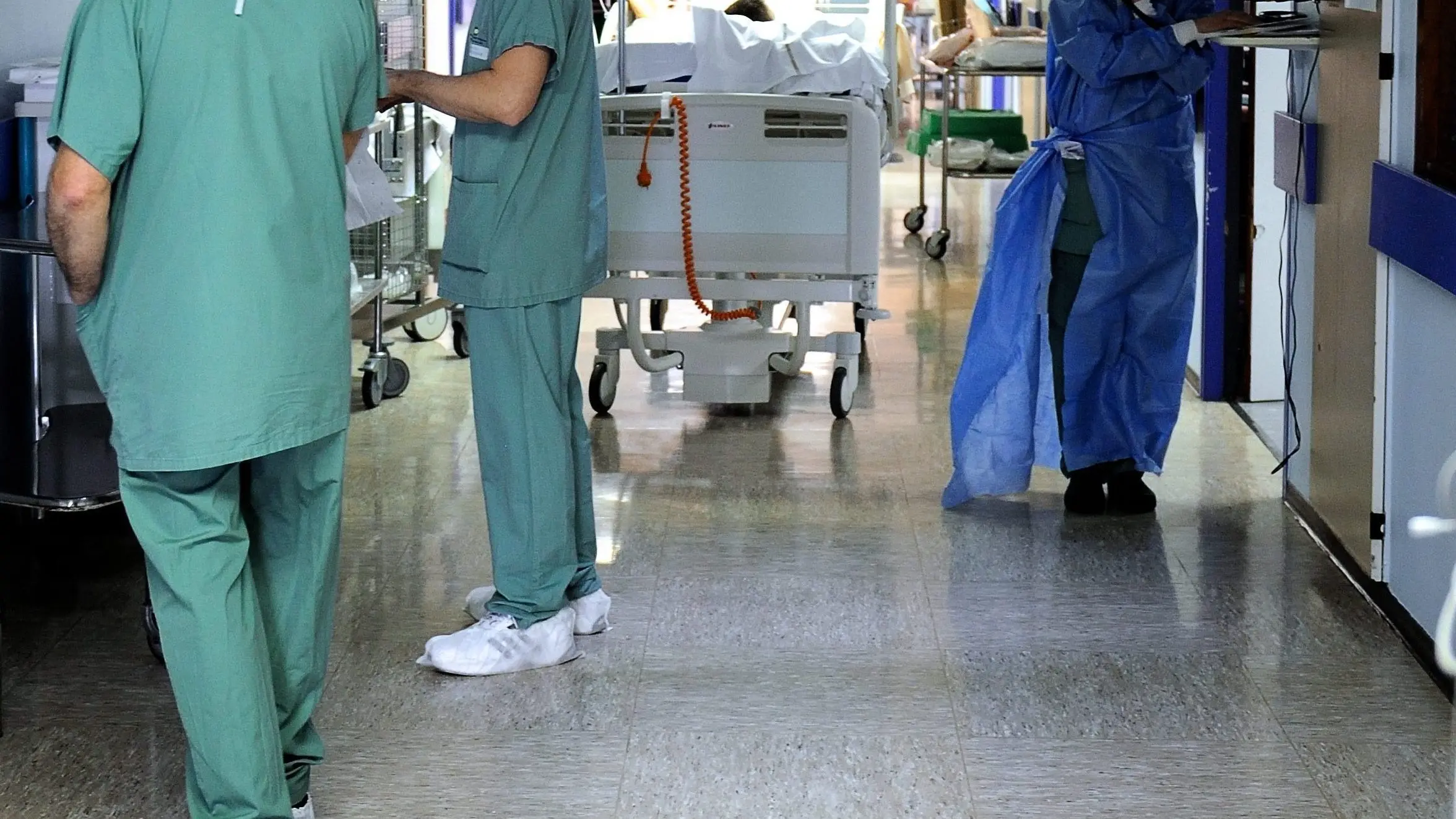 Anche un cardiologo e un gastroenterologo nell’inchiesta di Catanzaro: pazienti dirottati verso gli studi privati