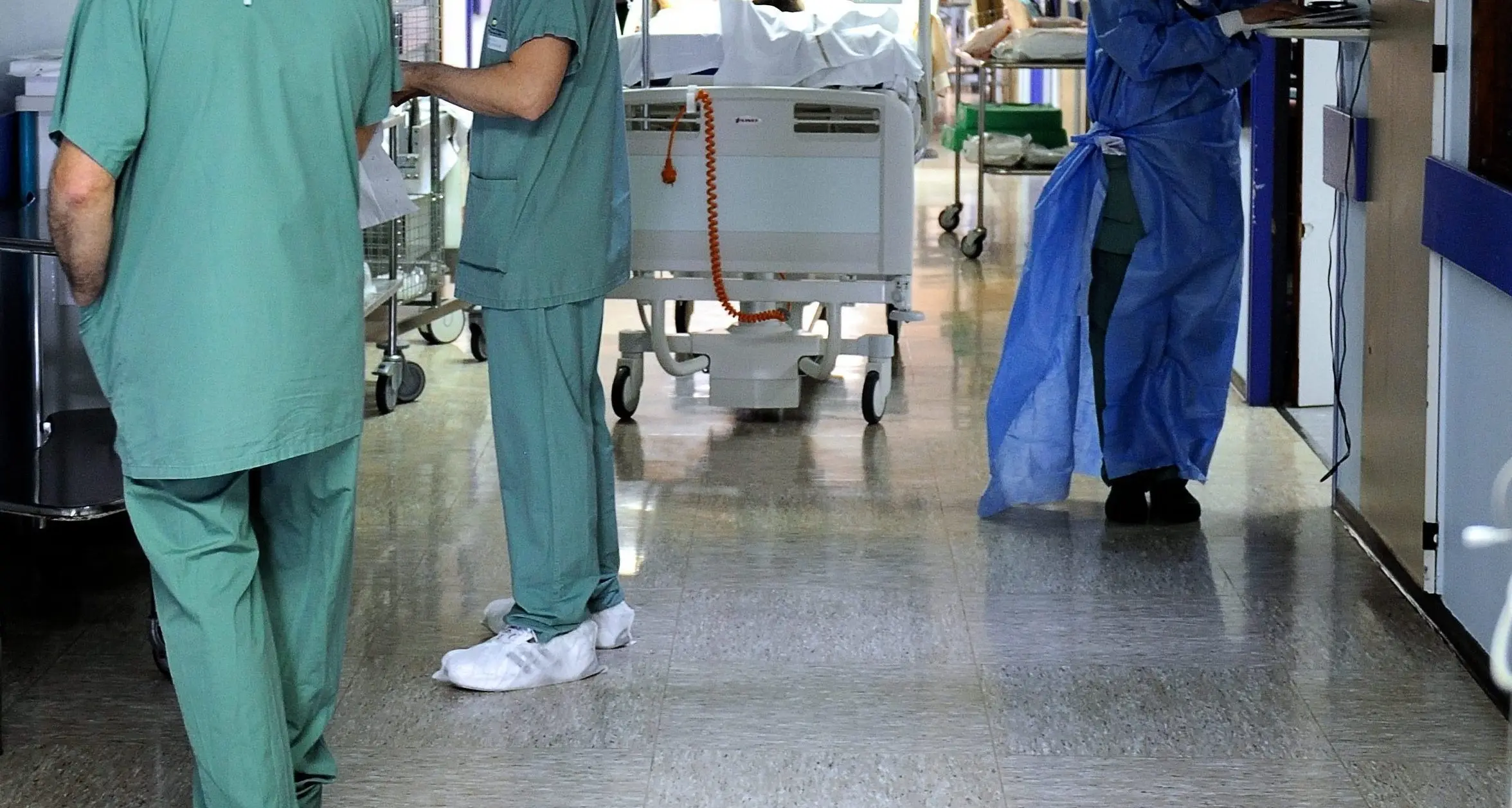 Anche un cardiologo e un gastroenterologo nell’inchiesta di Catanzaro: pazienti dirottati verso gli studi privati