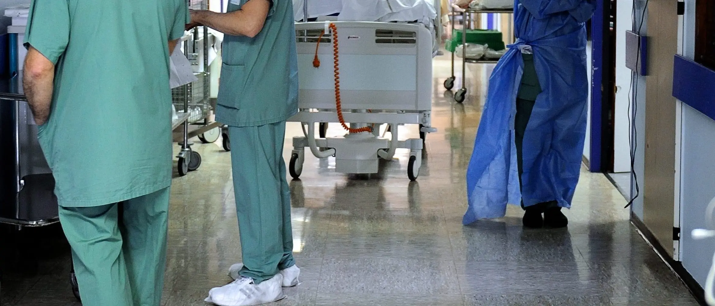 Anche un cardiologo e un gastroenterologo nell’inchiesta di Catanzaro: pazienti dirottati verso gli studi privati