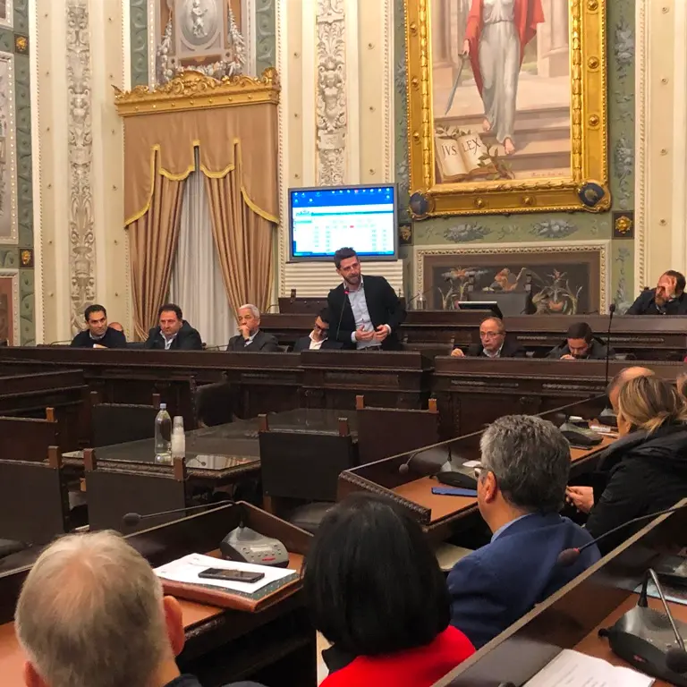 Sanità al collasso, i sindaci: «Ospedali allo stremo, servono assunzioni»