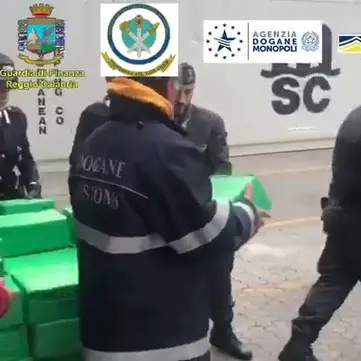 Oltre una tonnellata di droga in un container di banane: blitz a Gioia Tauro