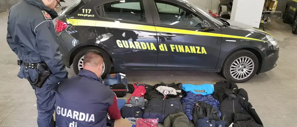 Castrolibero, reddito di cittadinanza (oltre a spacciare e contraffare merce)