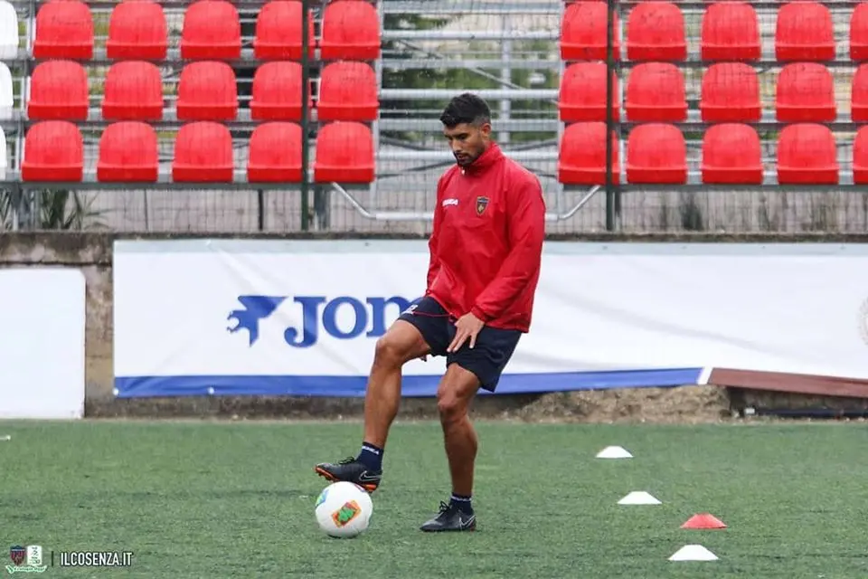 Cosenza, tre assenti. Allenamento sul sintetico della Morrone