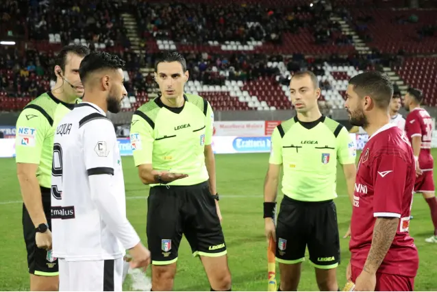 Rende, la Reggina sfonda nel finale. Il ko ha dimensioni pesanti (4-1)