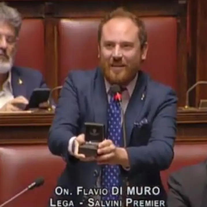 L’amore “deputato” a spettacolo. In Parlamento come a “Uomini e Donne”