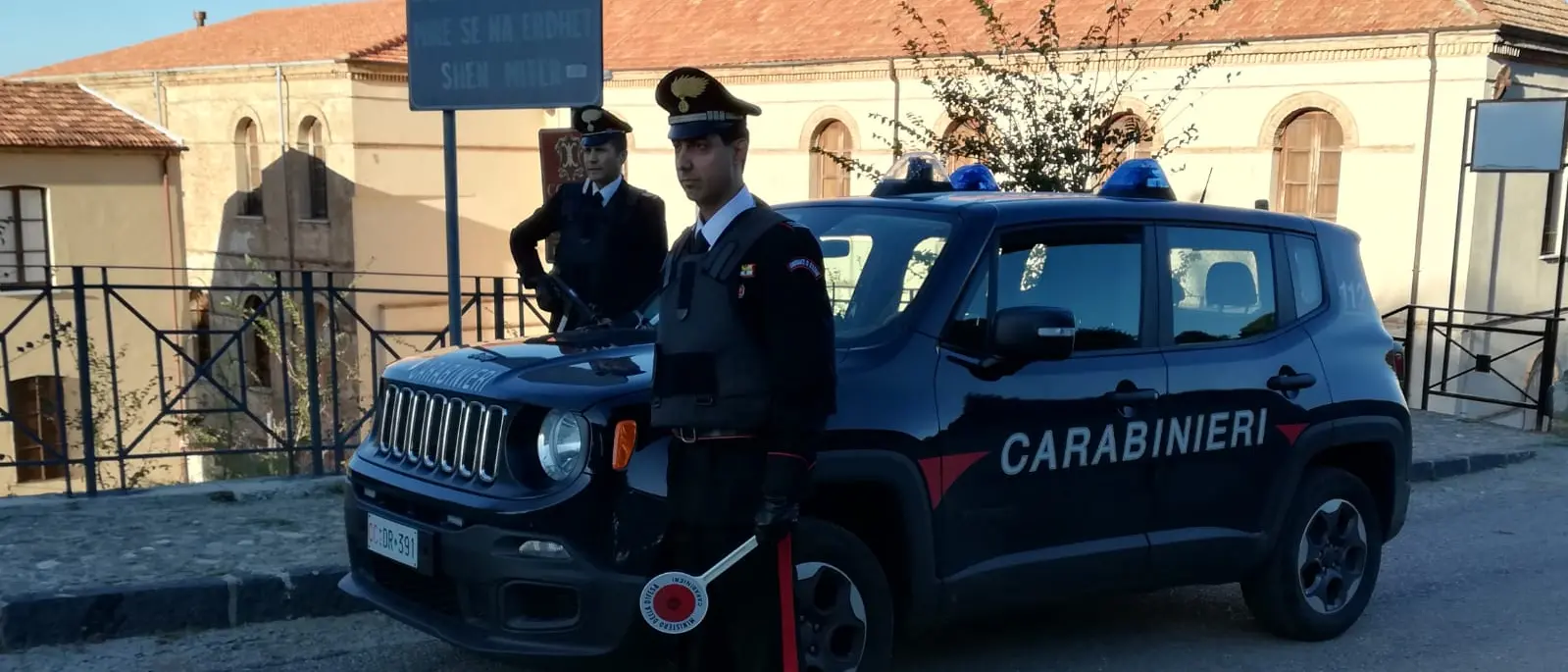 Minaccia e aggredisce la sua ex: un arresto a San Demetrio Corone