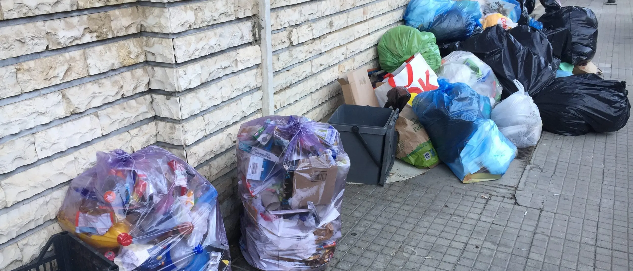 Cosenza, servizio di raccolta dei rifiuti sospeso a Ferragosto