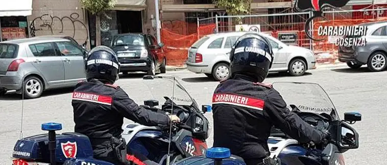 Cosenza, 19enne spacciava nel piazzale Autolinee: scatta l'arresto