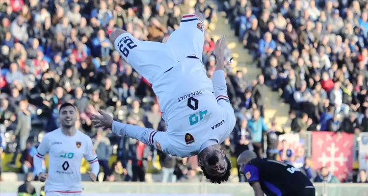 Cosenza, i precedenti della gara prenatalizia dal ritorno in Serie B