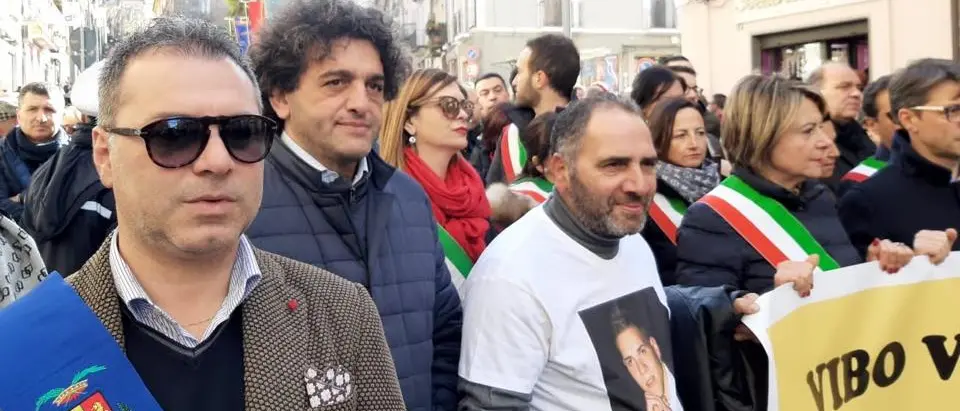 Passeggiata della Legalità a Vibo Valentia, Aiello: «Sostegno ai magistrati»