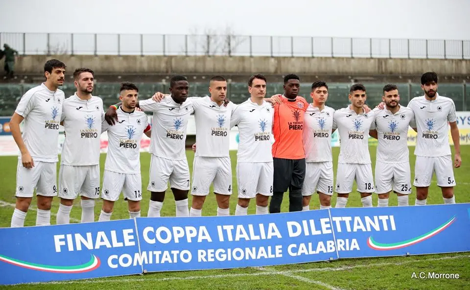 Morrone, gli auguri di Natale sono contro il razzismo. Il video diventa virale