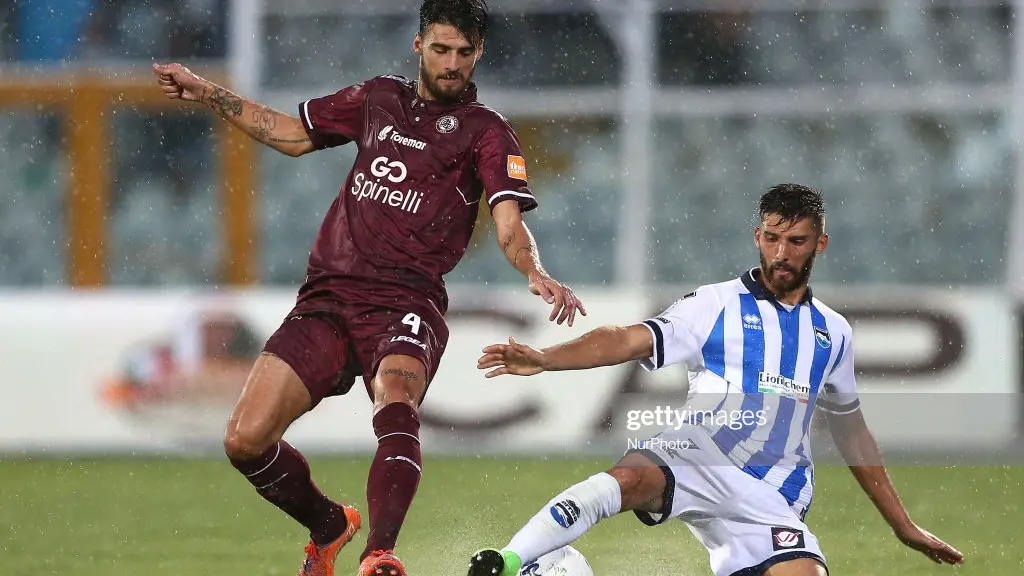 Matteo Di Gennaro of A.S. Livorno 1915 compete for the ball with Leonardo Mancuso of Pescara Calcio 1936 during the Italian Serie B 2018/2019 match between Pescara Calcio 1936 FC and A.S. Livorno Calcio 1915 at Adriatico \"Giovanni Cornacchia\" stadium on September 2, 2018 in Pescara, Italy. (Photo by Danilo Di Giovanni/NurPhoto via Getty Images) , NurPhoto via Getty Images