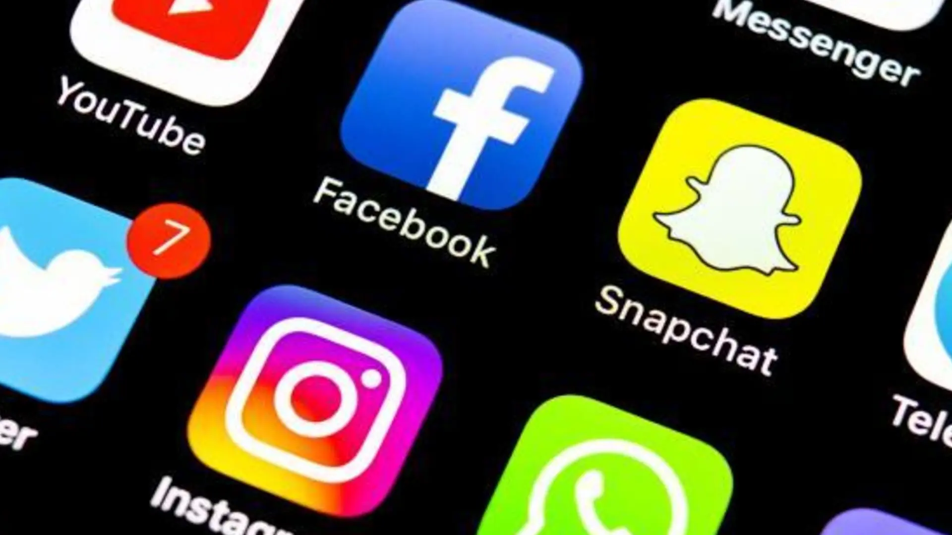 La Rete, l'era dei social e i pericoli da evitare: consigli per gli utenti